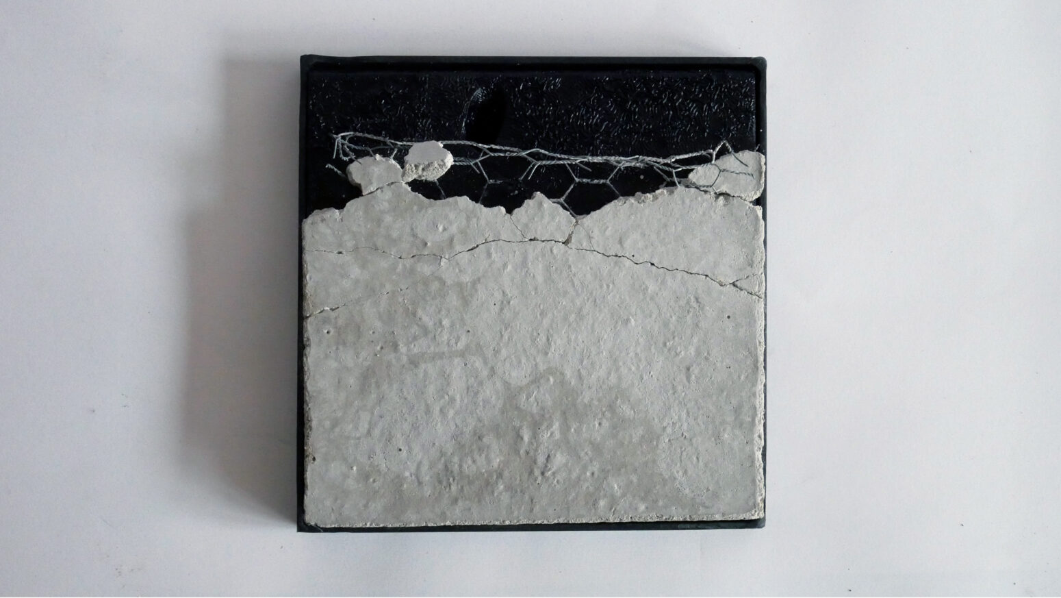 Jochen Damian Fischer _o.T._Betonrelief_21x21x3 © Jochen Damian Fischer